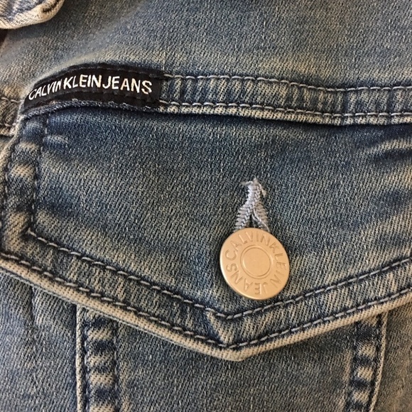 CALVIN Klein Jeans Medium Wash Denim Jean Trucker Jacket Branded Metal Buttons - Picture 5 of 15